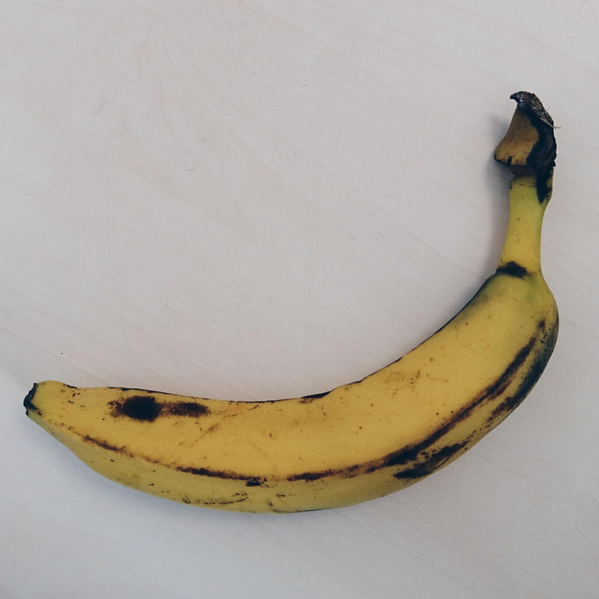 eine leicht angematschte Banane
