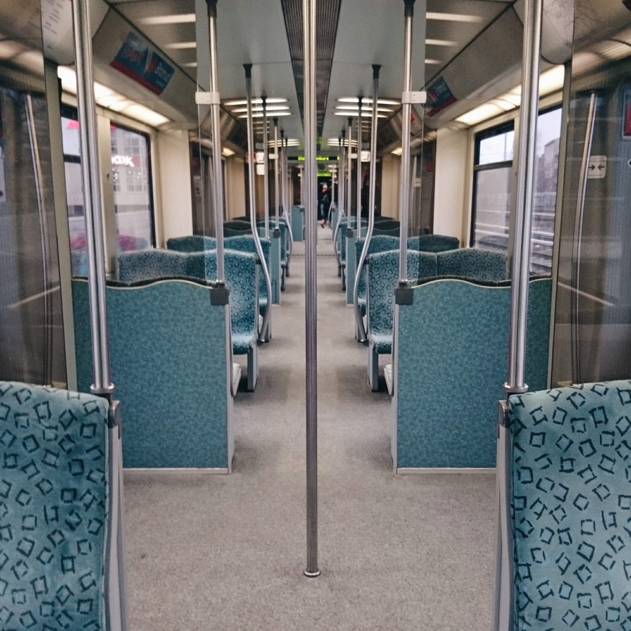 in einer leeren S-Bahn