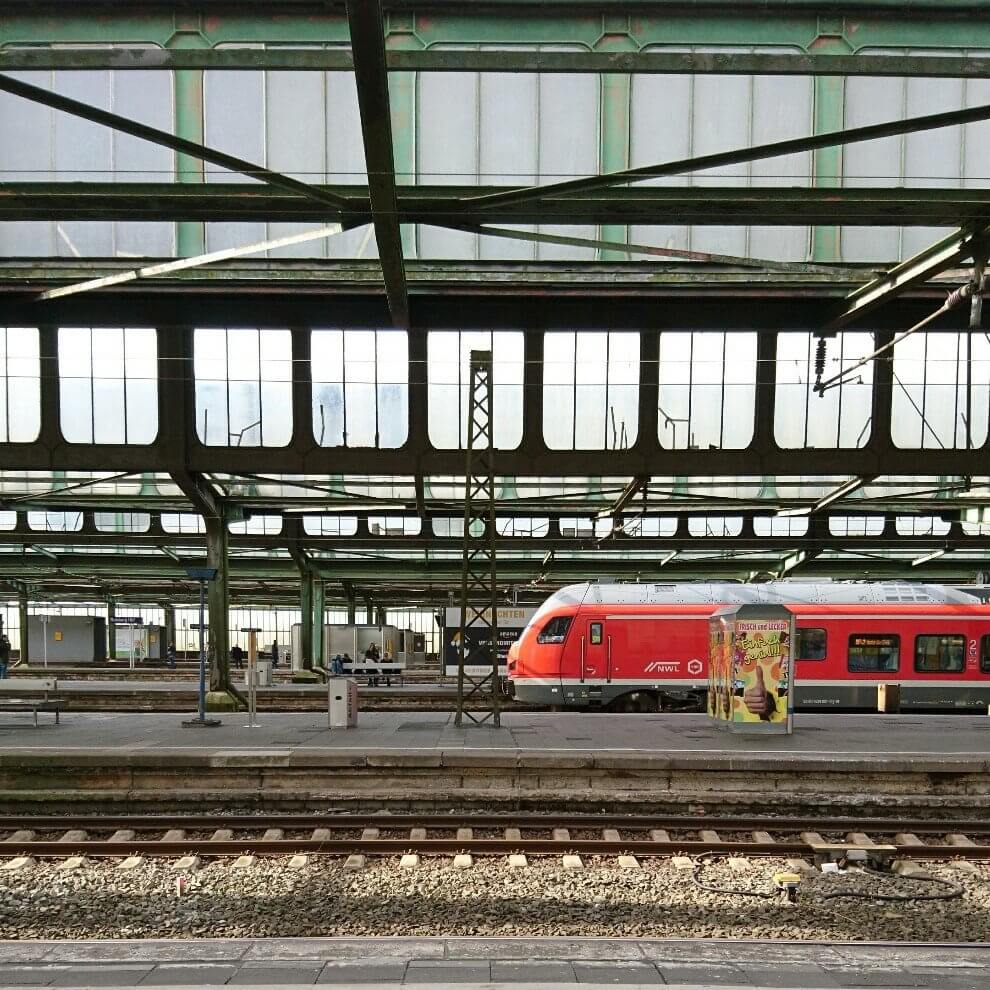 Zug am Bahnhof Duisburg